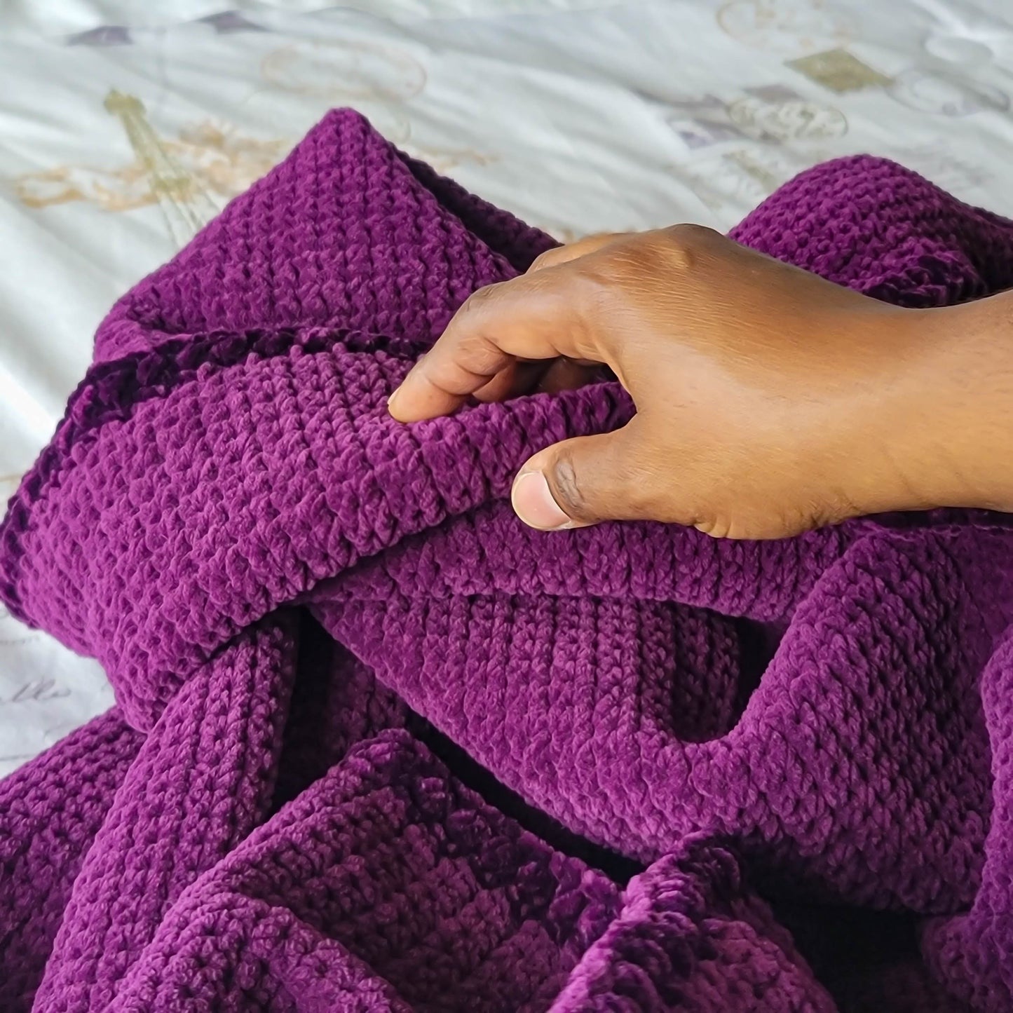 Lush Oversized Chenille Throw – Eggplant